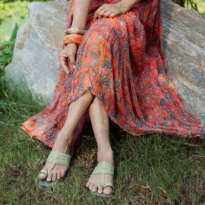 Pale Leaf Kolha Flats