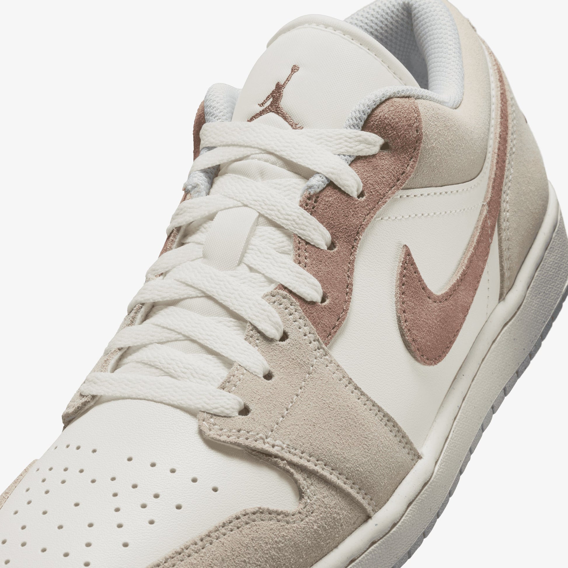 JORDAN | AIR JORDAN 1 LOW SE { LEGEND LT BROWN/ARCHAEO BROWN-SAIL