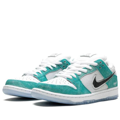 NIKE SB DUNK LOW APRIL SKATEBOARDS