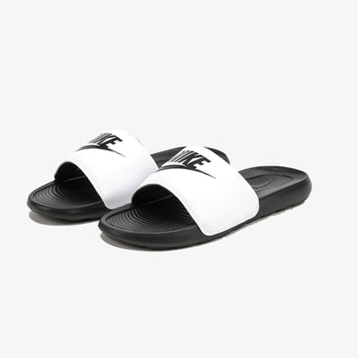 Nike | VICTORI ONE  { BLACK/BLACK-WHITE