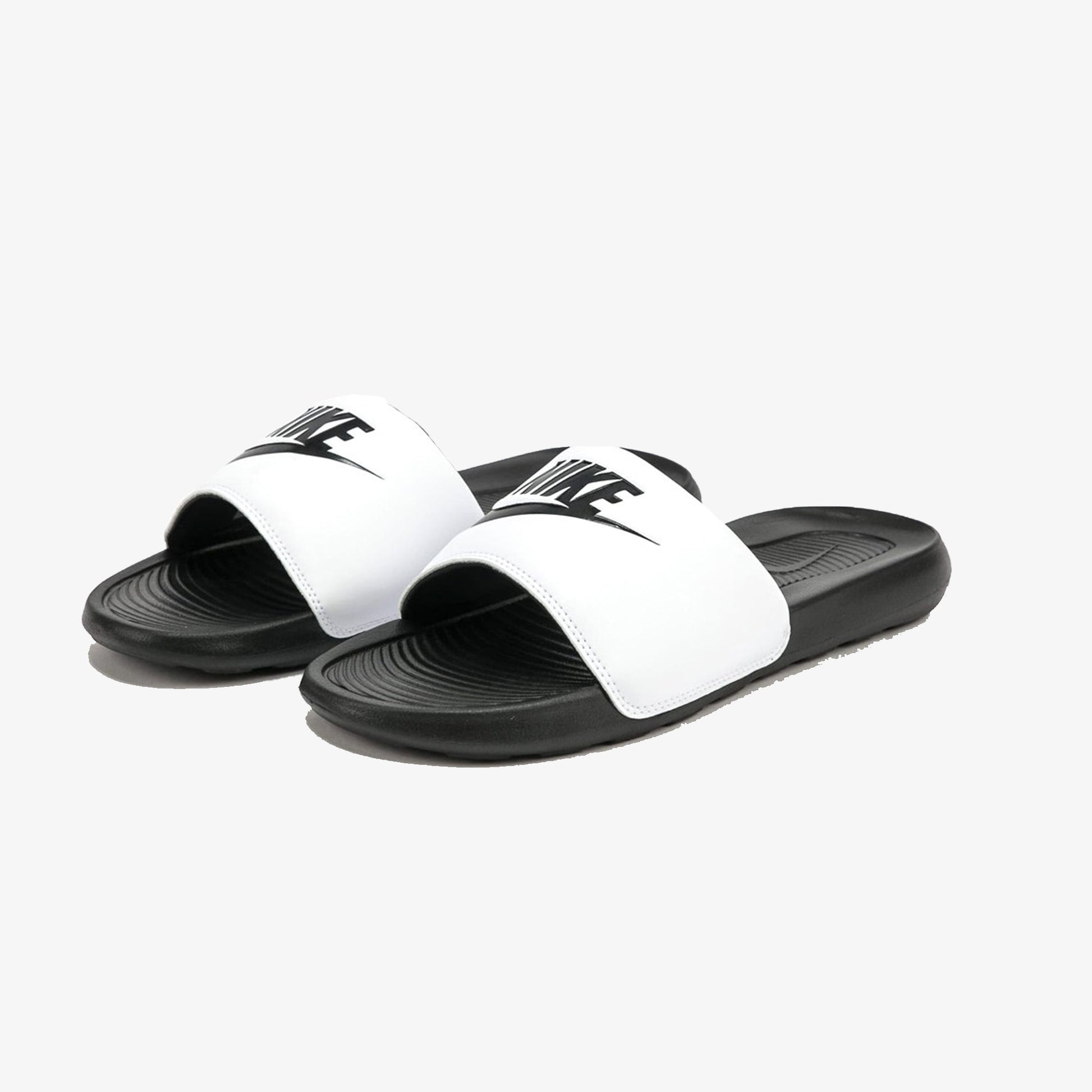 Nike | VICTORI ONE  { BLACK/BLACK-WHITE