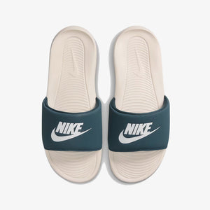 NIKE | VICTORI ONE { ARMORY NAVY/SAIL-LT OREWOOD BRN