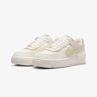 NIKE | WMNS'S AIR FORCE 1 SHADOW { SAIL/METALLIC GOLD-COCONUT MILK