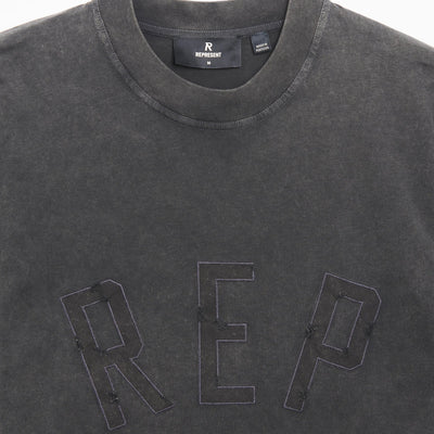 REPRESENT | REP APPLIQUE T-SHIRT { VINTAGE BLACK