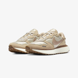 NIKE | PHOENIX WAFFLE { SANDDRIFT/HEMP-SESAME-METALLIC SILVER