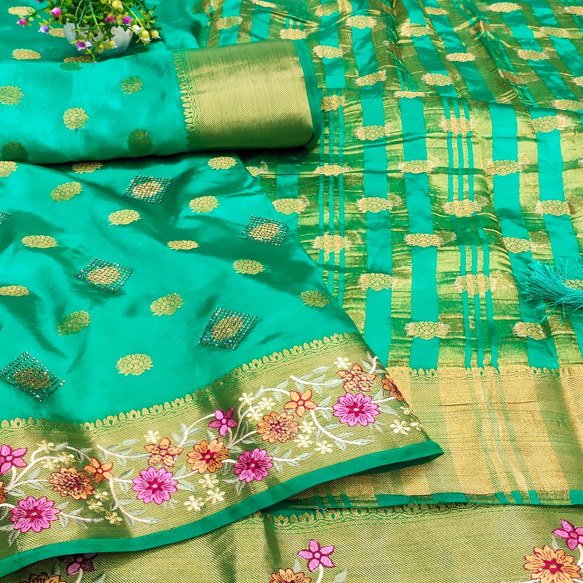 green-zari-woven-jacquard-saree-with-embroidery-border