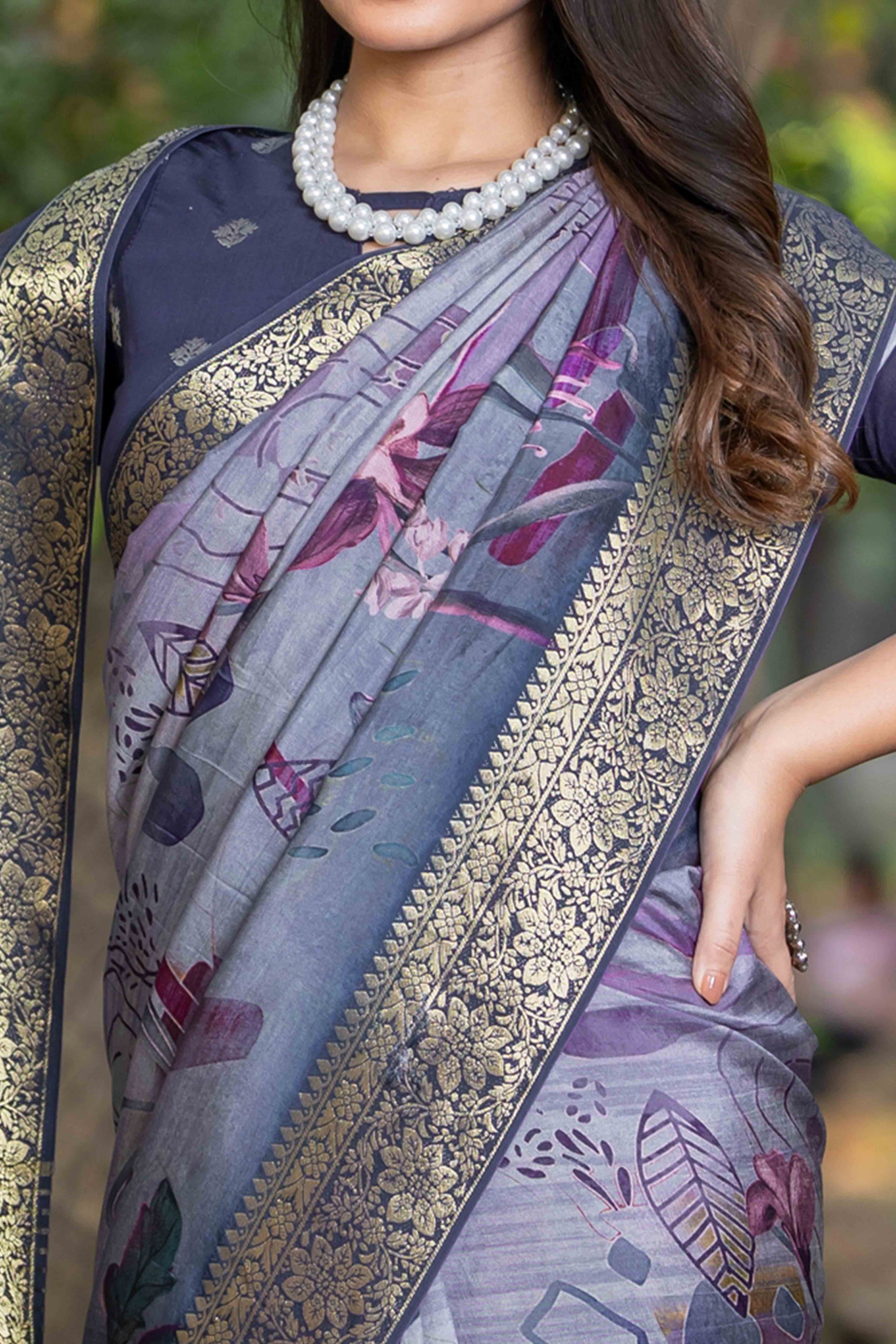 grey-floral-printed-viscose-saree-2