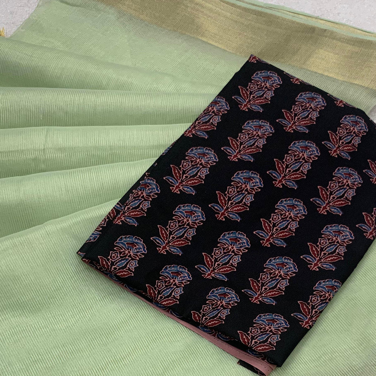 green-woven-solid-cotton-silk-saree-with-tassels