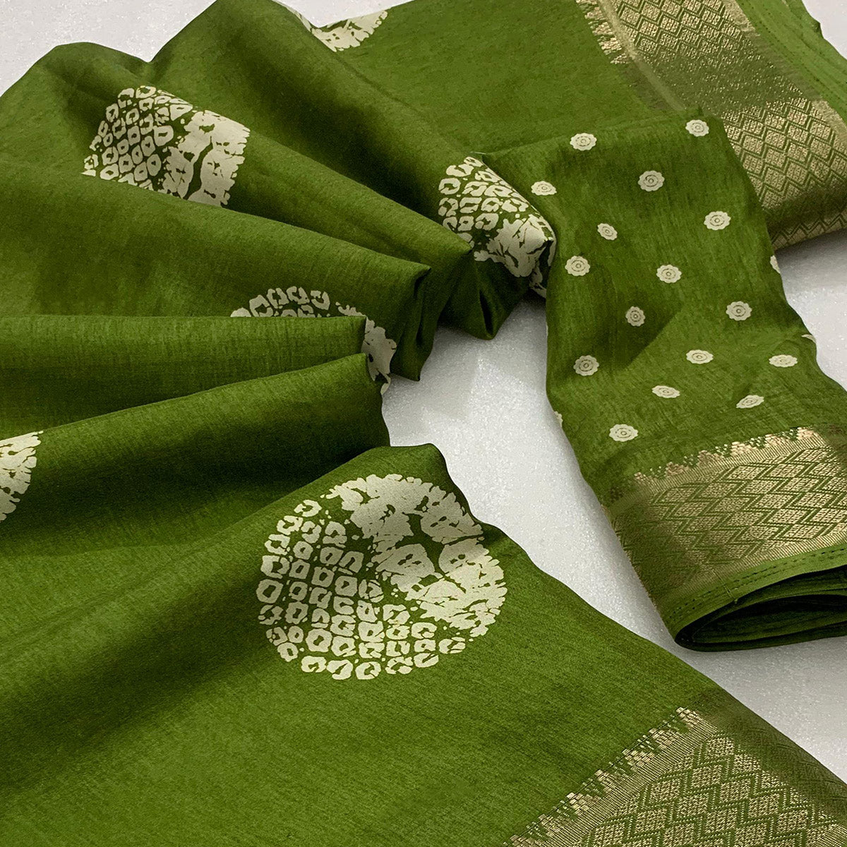 green-batik-printed-cotton-silk-saree-with-zari-border