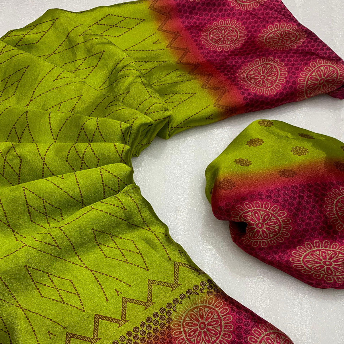 green-geometric-printed-chiffon-saree-7