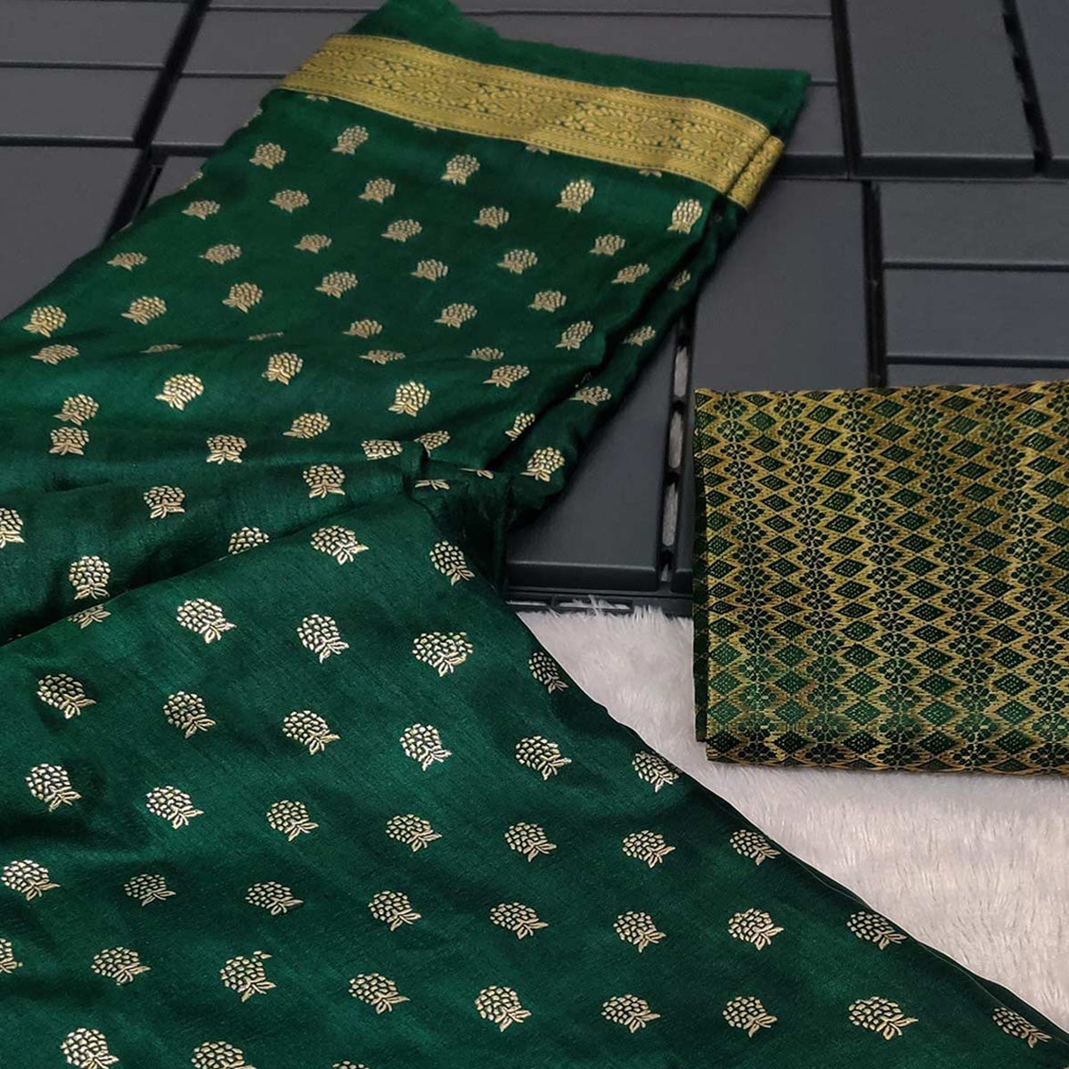 green-foil-printed-vichitra-silk-saree