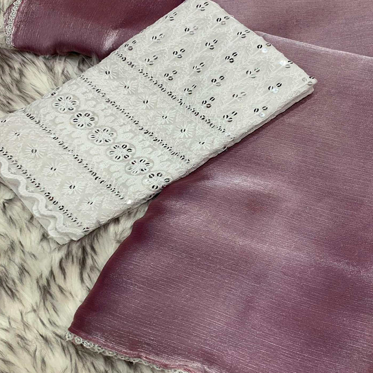 Mauve Solid Chiffon Saree Saree With Lace Border