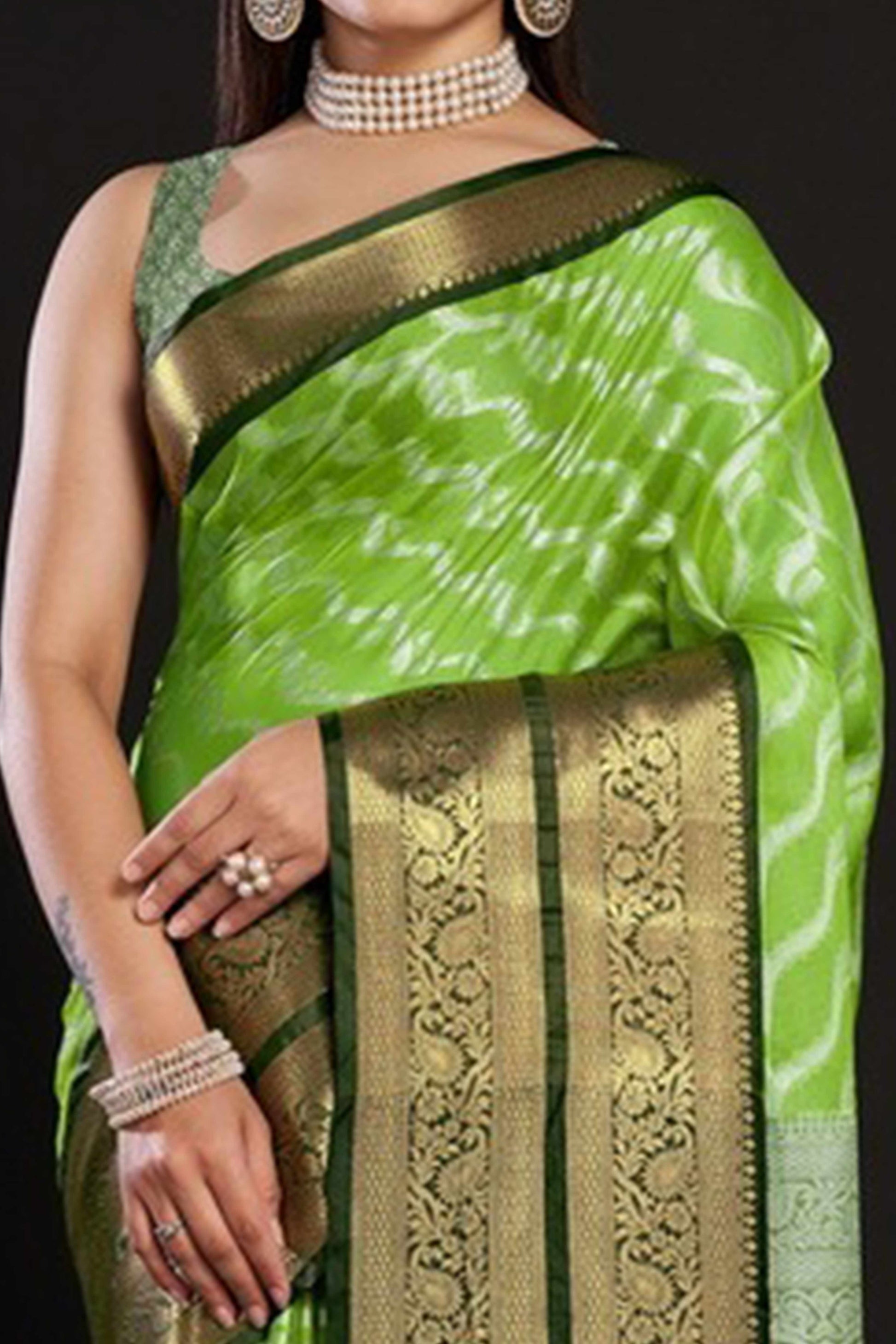 green-zari-weaving-kanjivaram-silk-saree