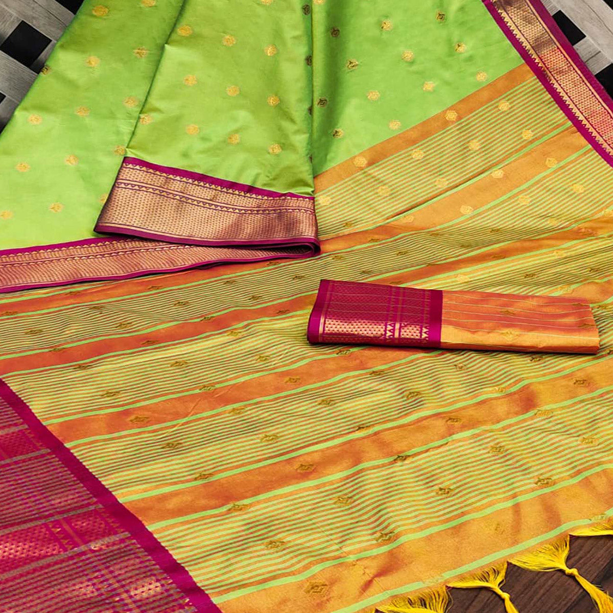 green-zari-woven-lichi-art-silk-saree-with-tassels