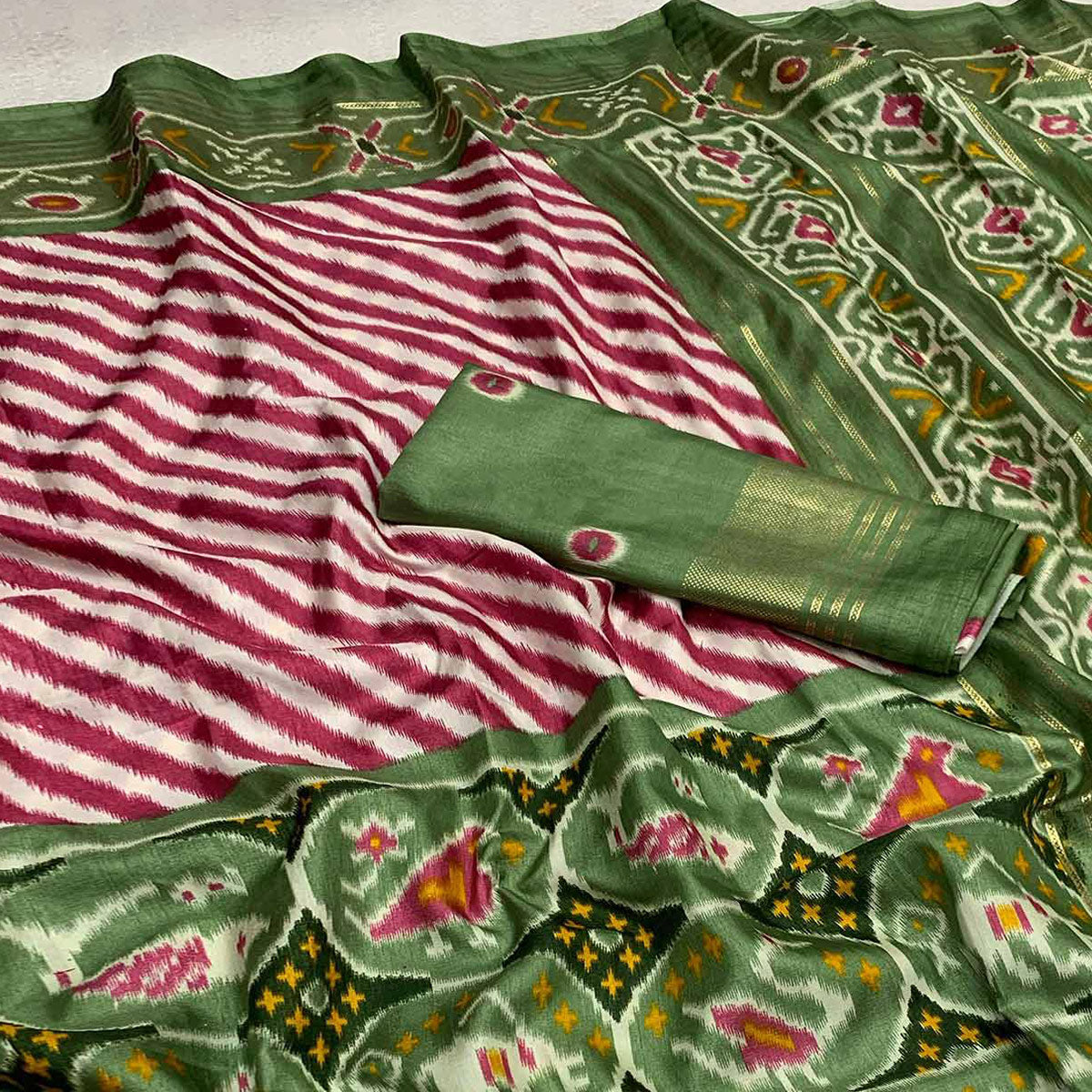 green-patola-printed-dola-silk-saree-4