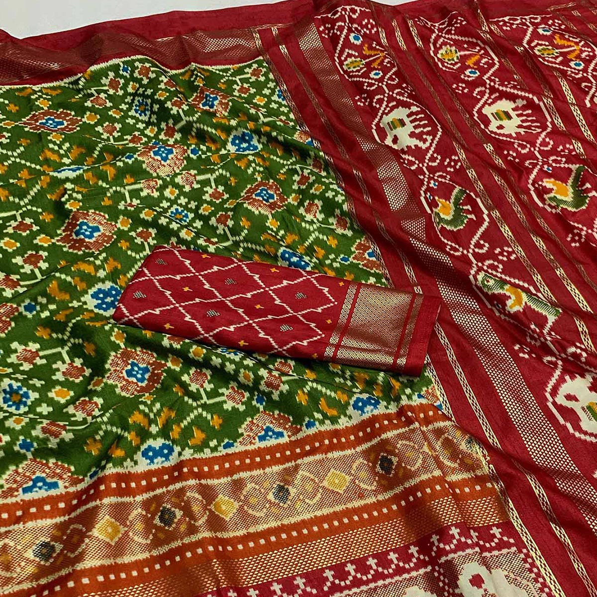 green-patola-printed-dola-silk-saree-3