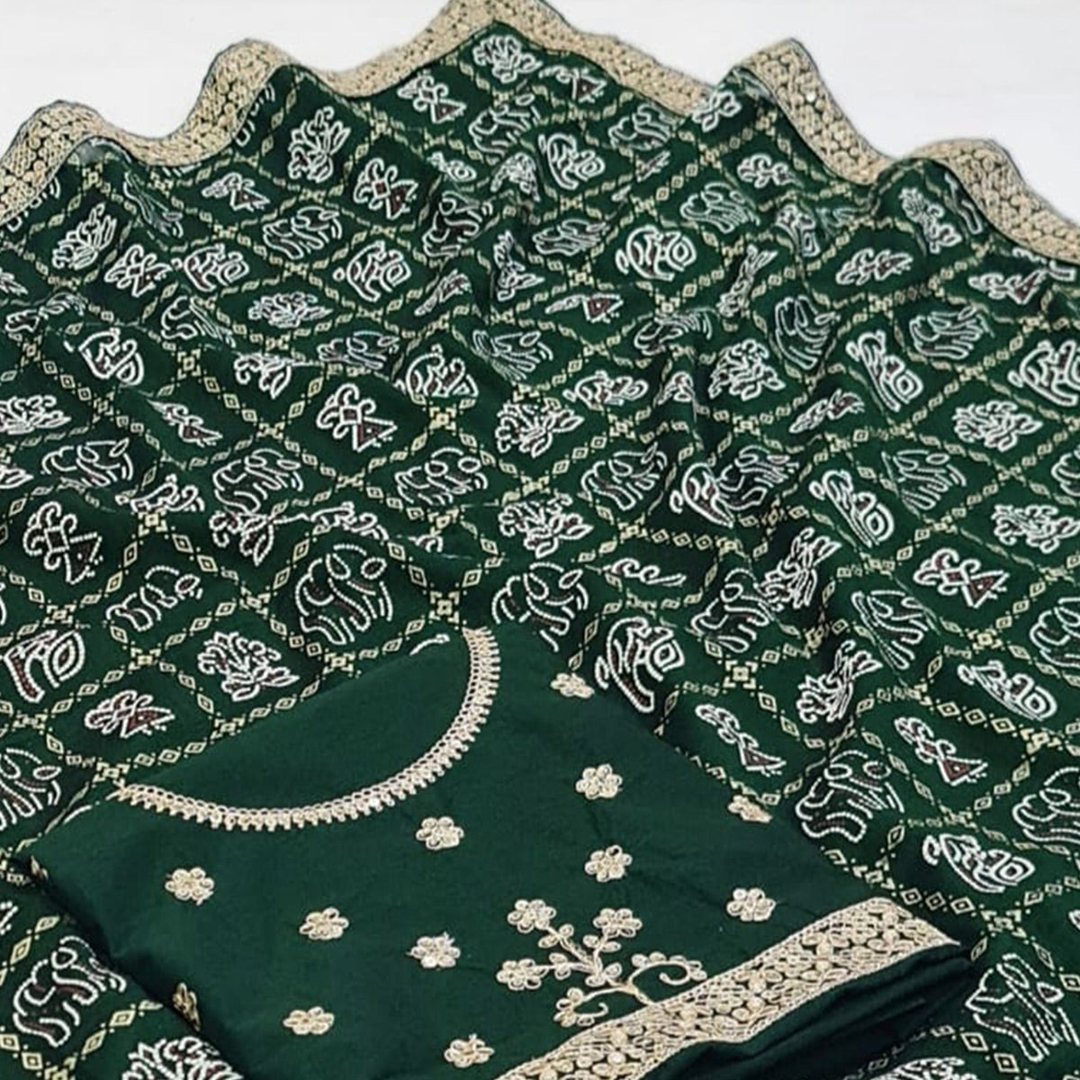 green-bandhani-printed-vichitra-silk-saree-1