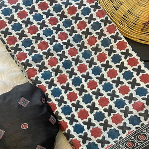 Multicolor Geometric Printed Linen Saree With Zari Border