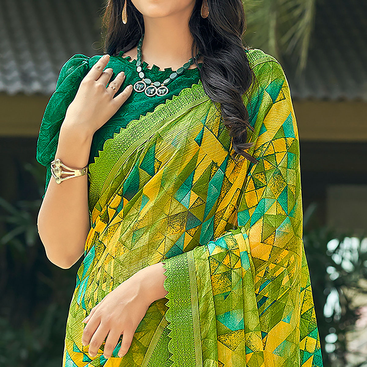 green-geometric-printed-chiffon-saree-5