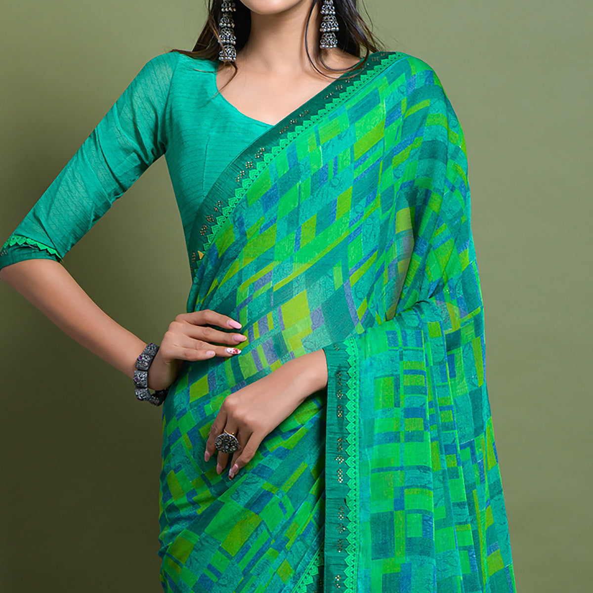 green-geometric-printed-chiffon-saree-4