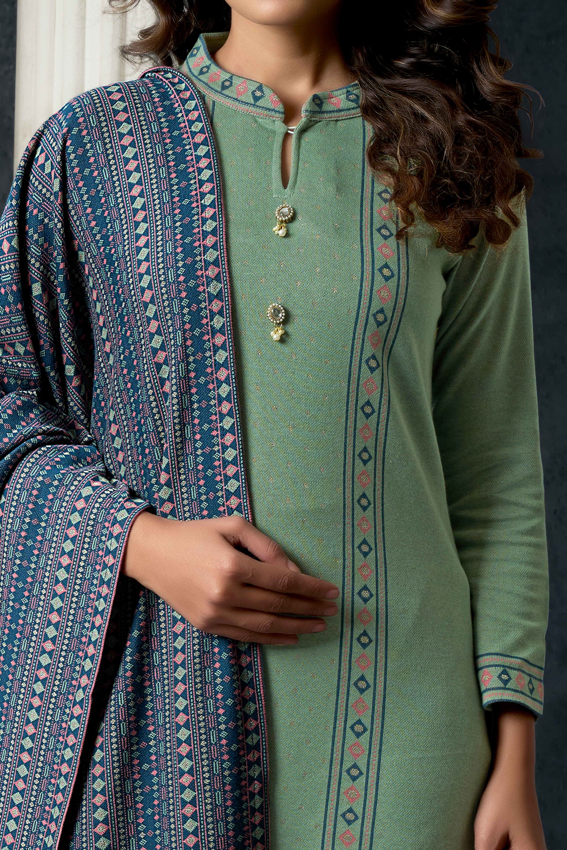 green-embroidered-woolen-straight-salwar-suit-2