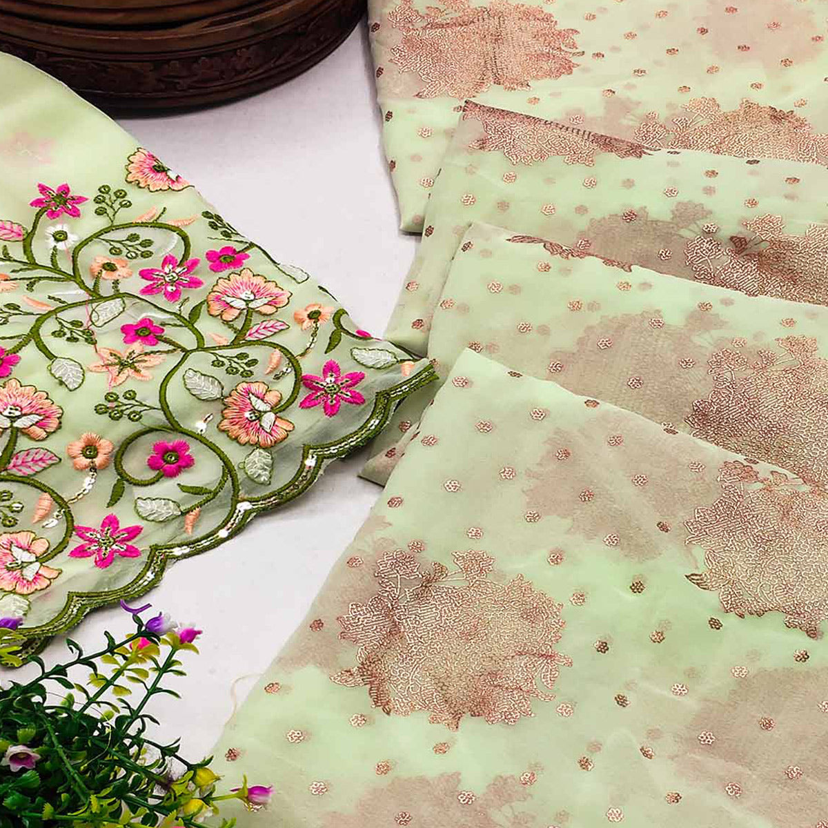 green-floral-printed-georgette-saree-9