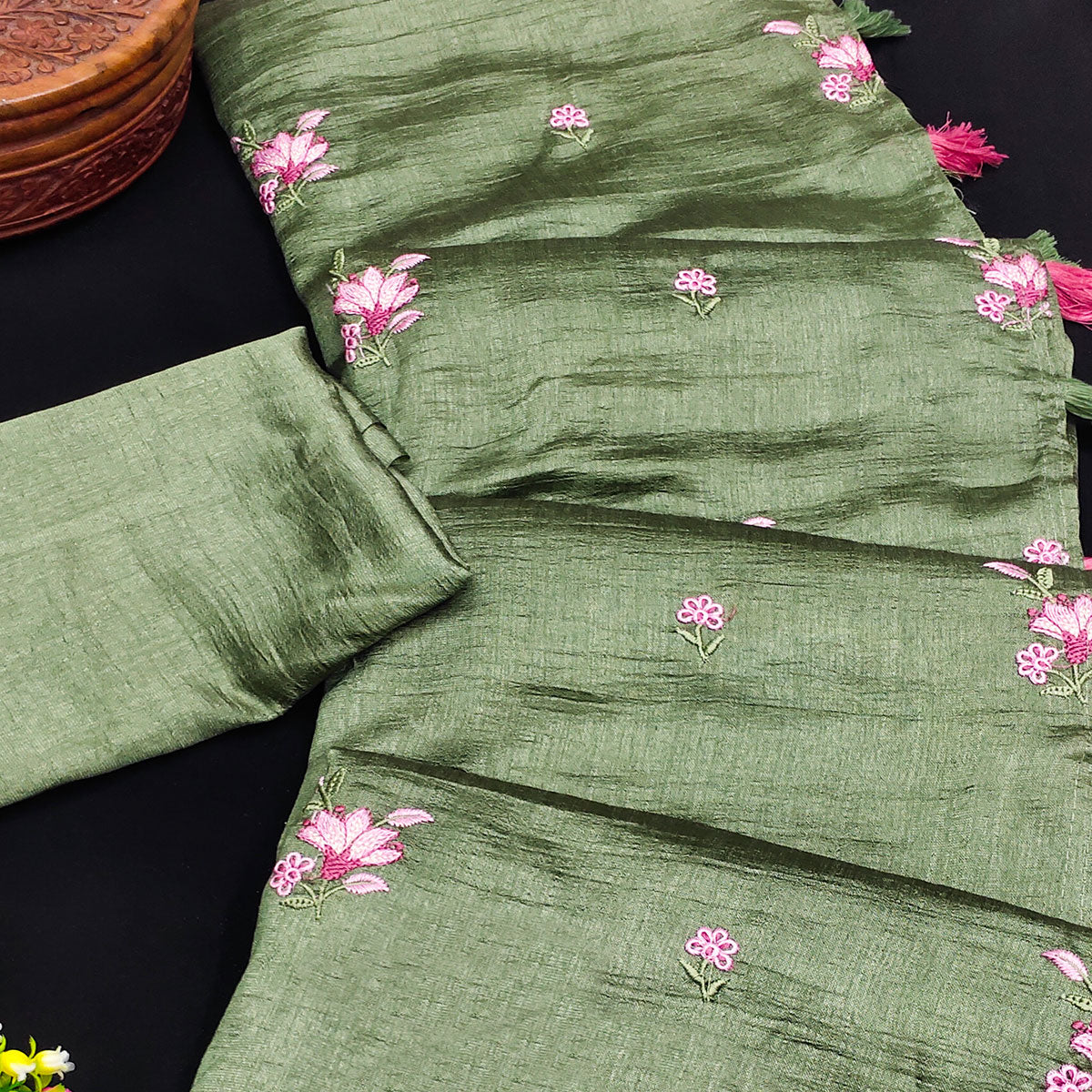 green-floral-embroidered-vichitra-silk-saree-3