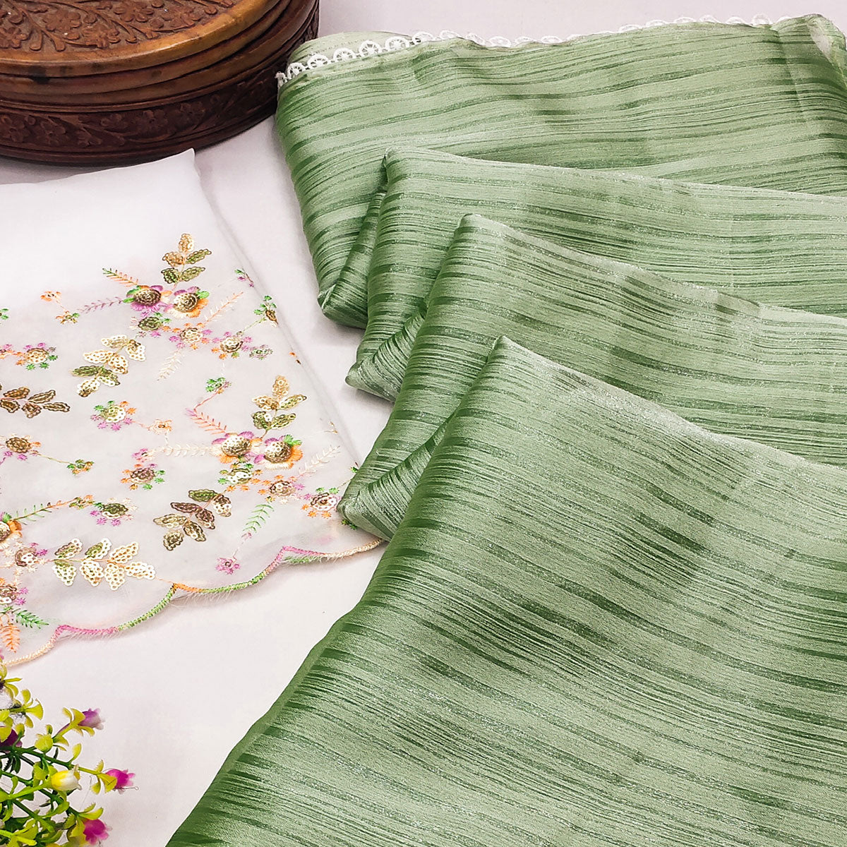 green-solid-woven-chiffon-saree-with-lace-border