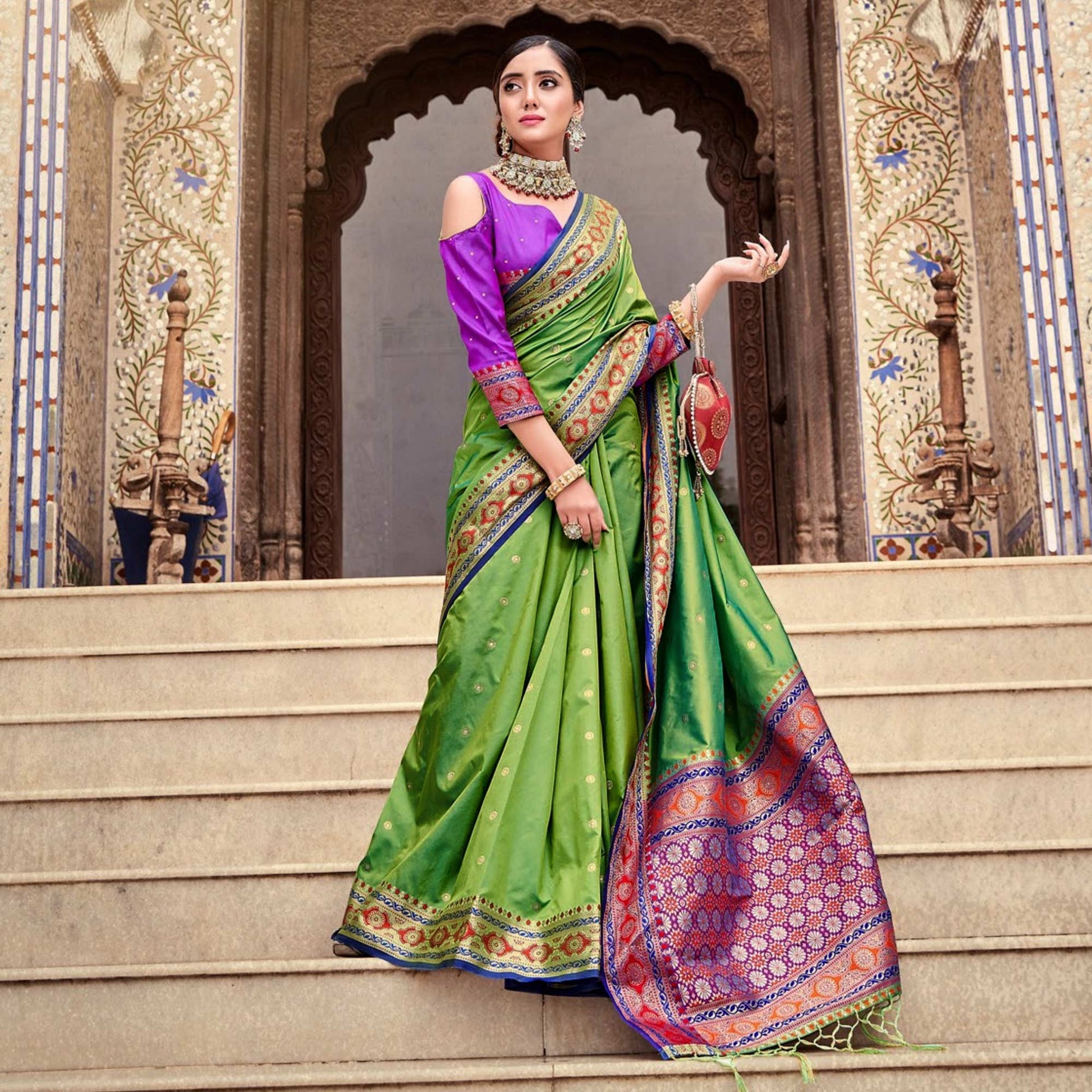 green-woven-pure-silk-saree-with-with-tassels