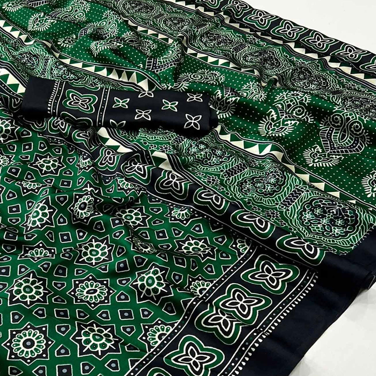 green-printed-crepe-saree-3