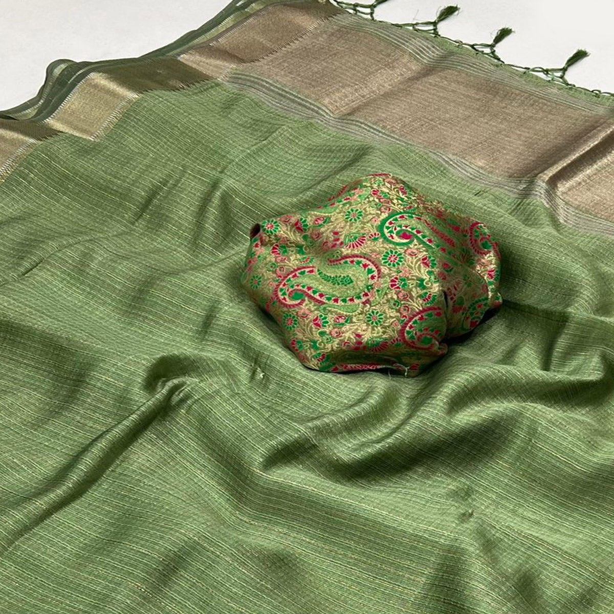 green-handloom-woven-chiffon-saree