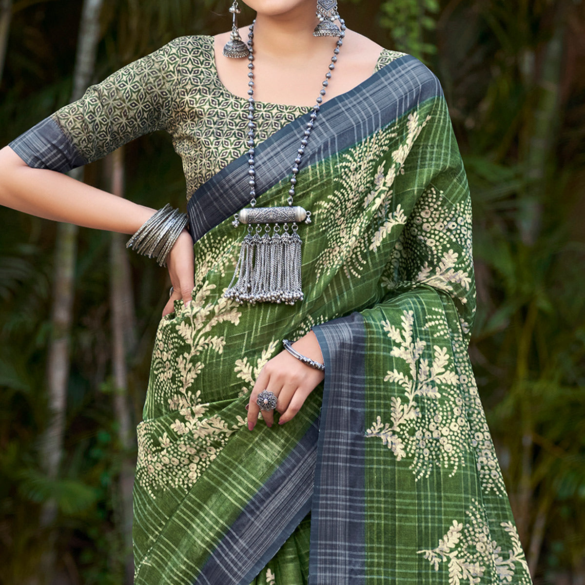 green-abstract-digital-printed-linen-saree