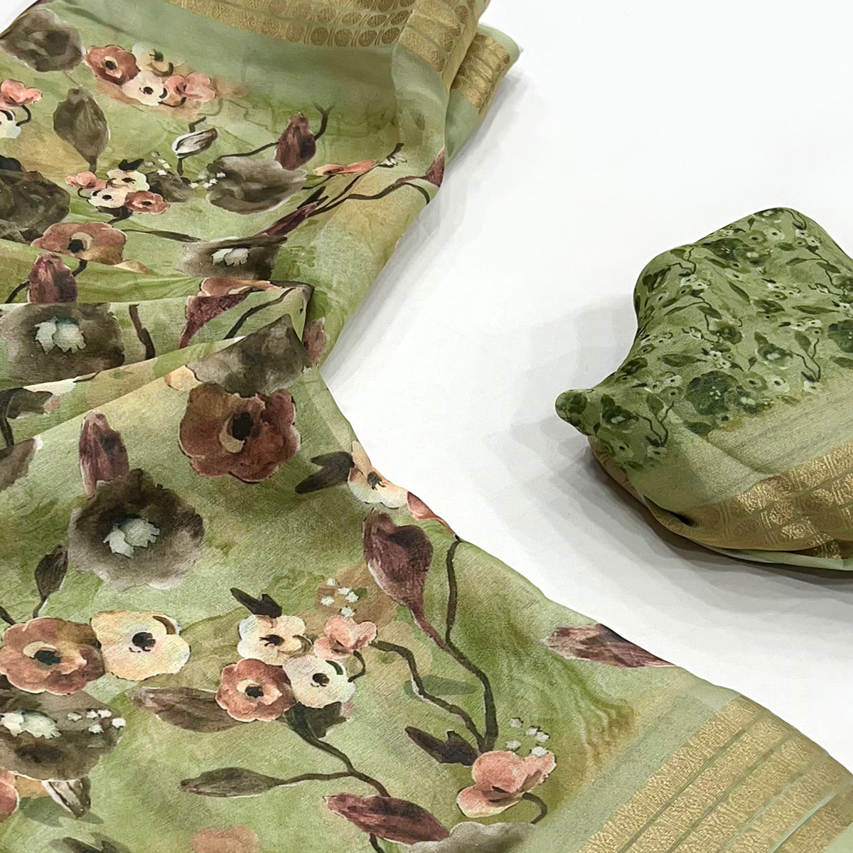 green-floral-digital-printed-georgette-saree-with-zari-border-3