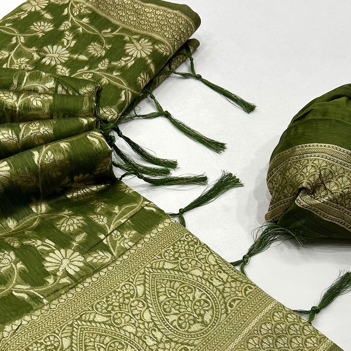 green-floral-woven-cotton-blend-saree-with-tassels-4
