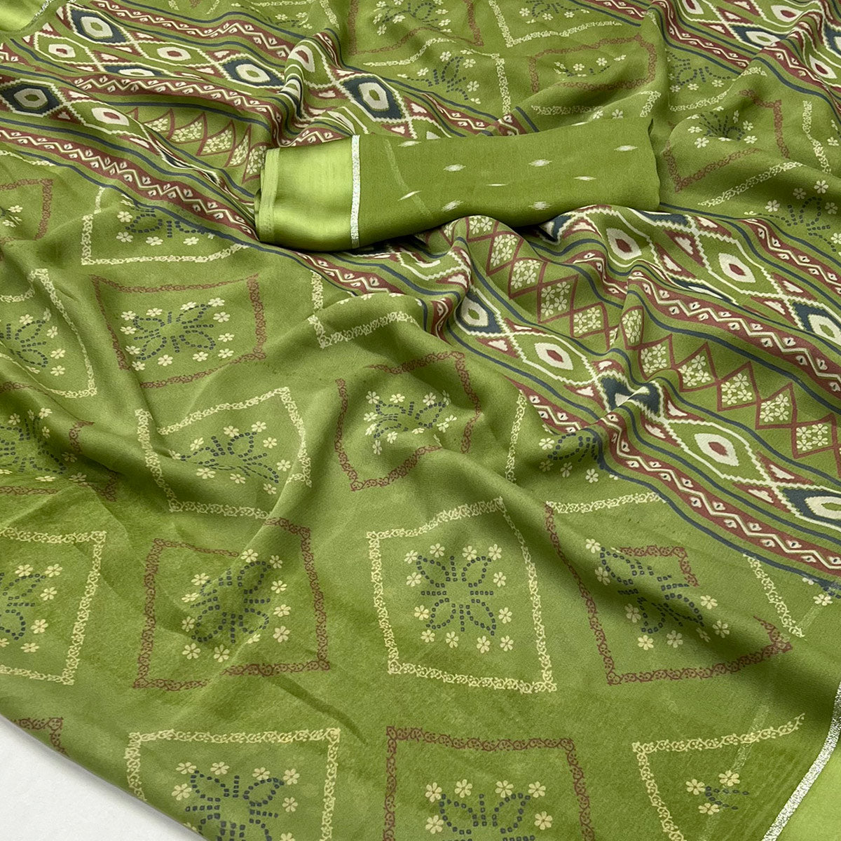 green-floral-printed-georgette-saree-with-fancy-zari-border-5