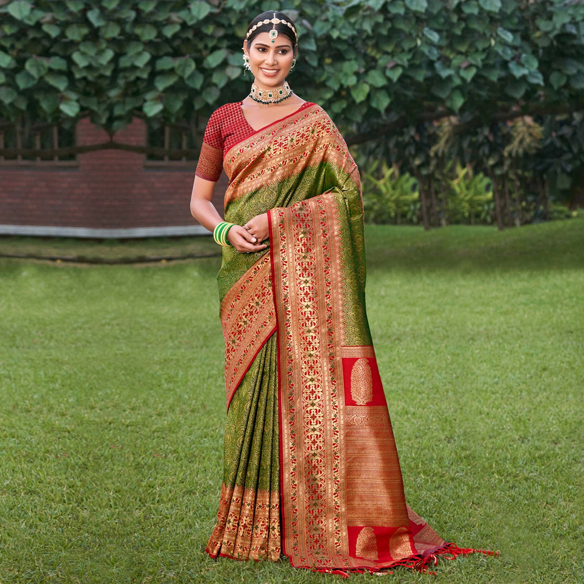 green-woven-kanjivaram-silk-saree-with-tassels-1