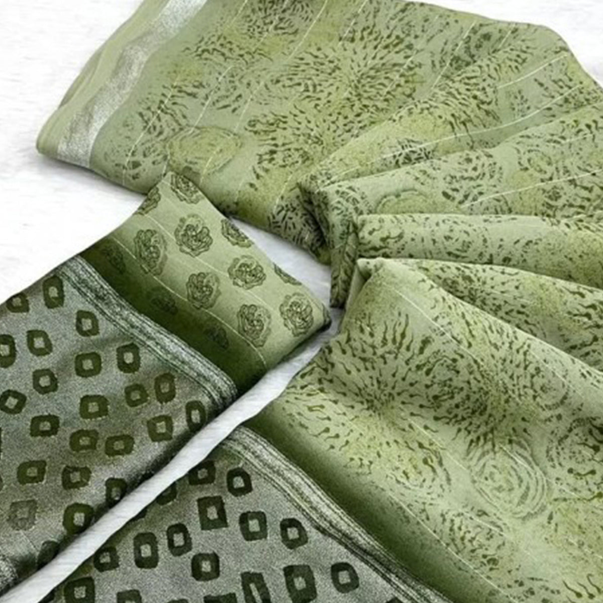 green-floral-printed-chiffon-saree-41