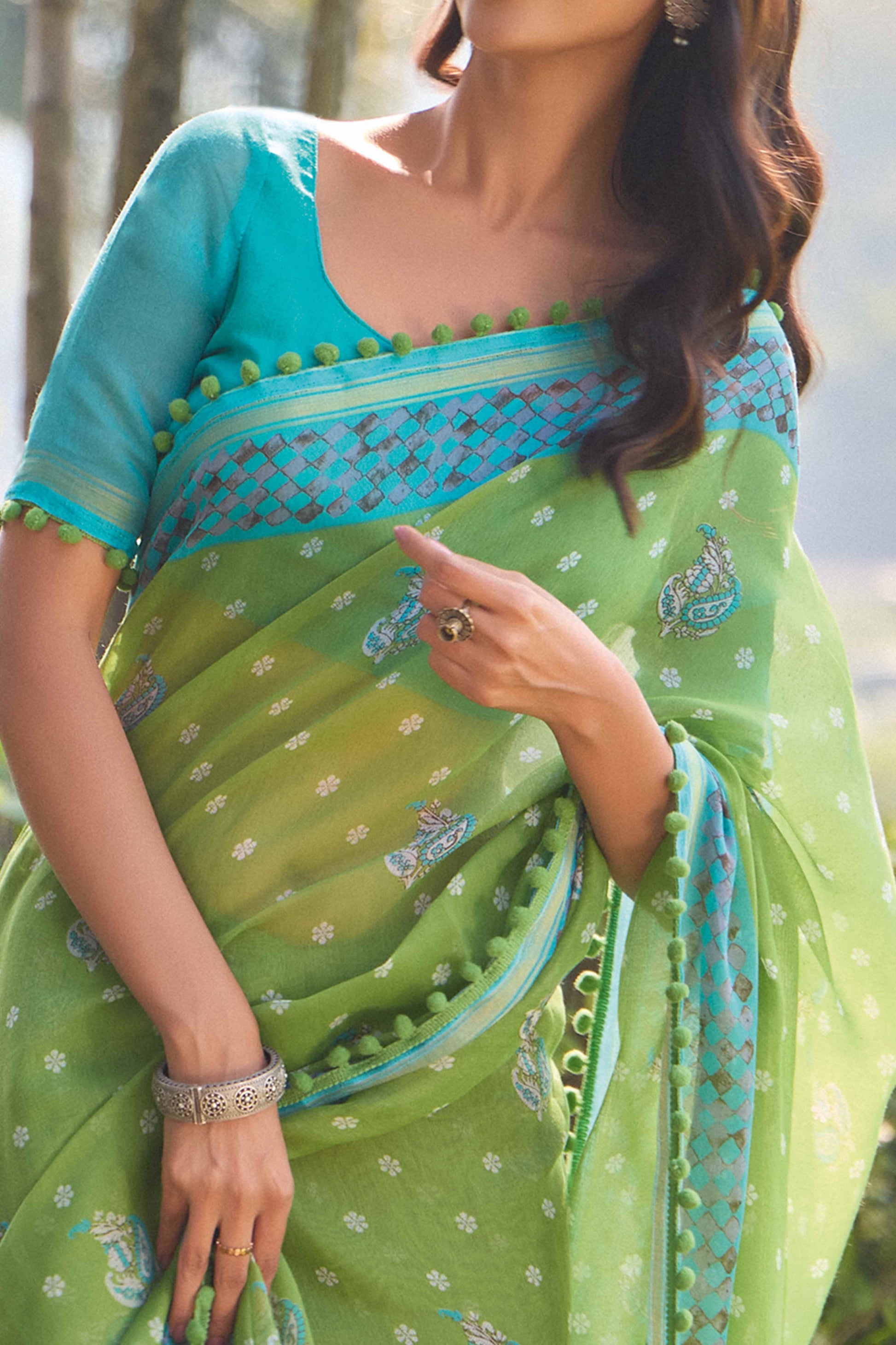 green-printed-cotton-blend-saree-with-pumpum-lace-1