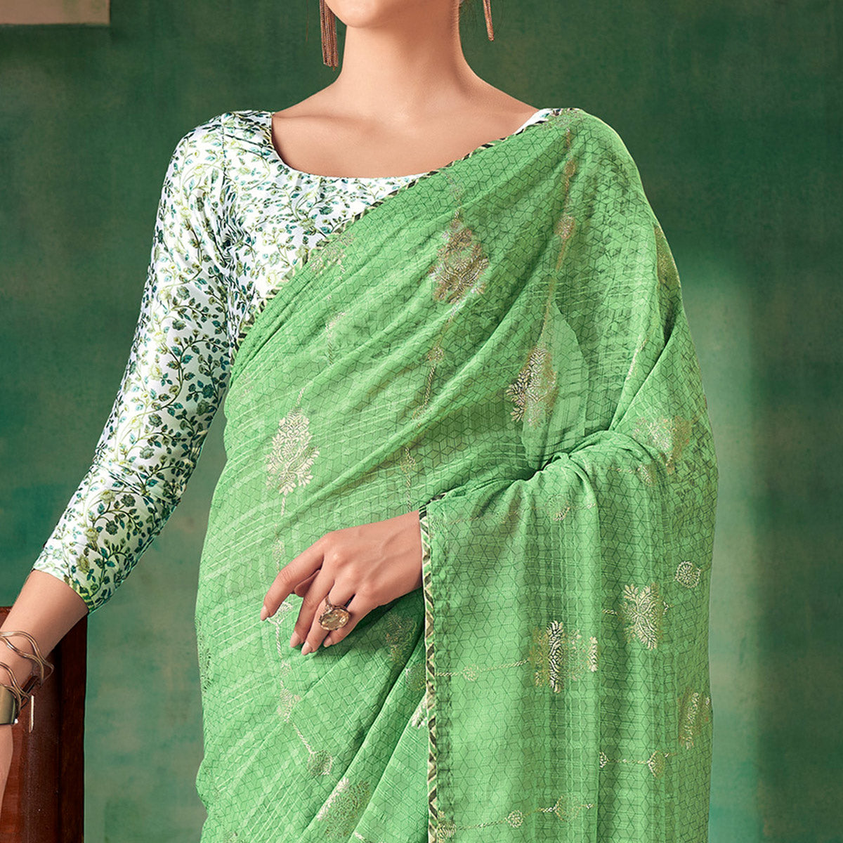 green-floral-foil-printed-georgette-saree-3