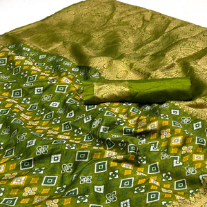 green-woven-art-silk-saree-11