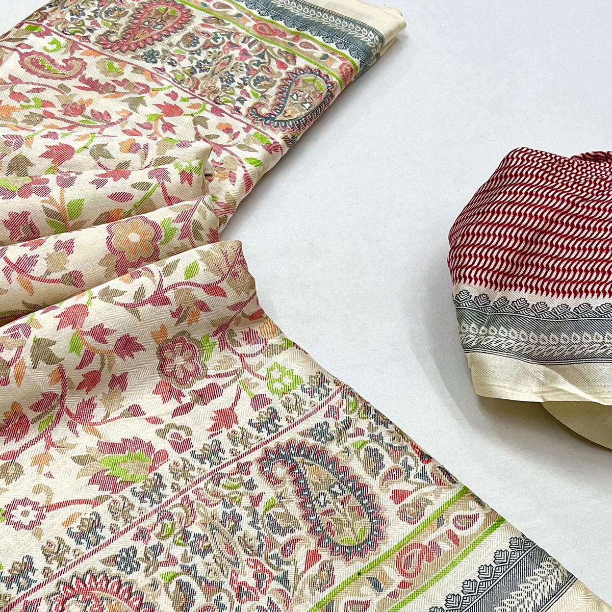 Cream & Red Floral Printed Pashmina Saree