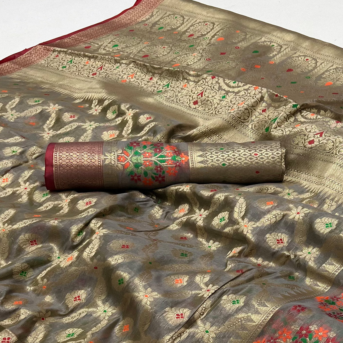 grey-floral-woven-organza-saree-7