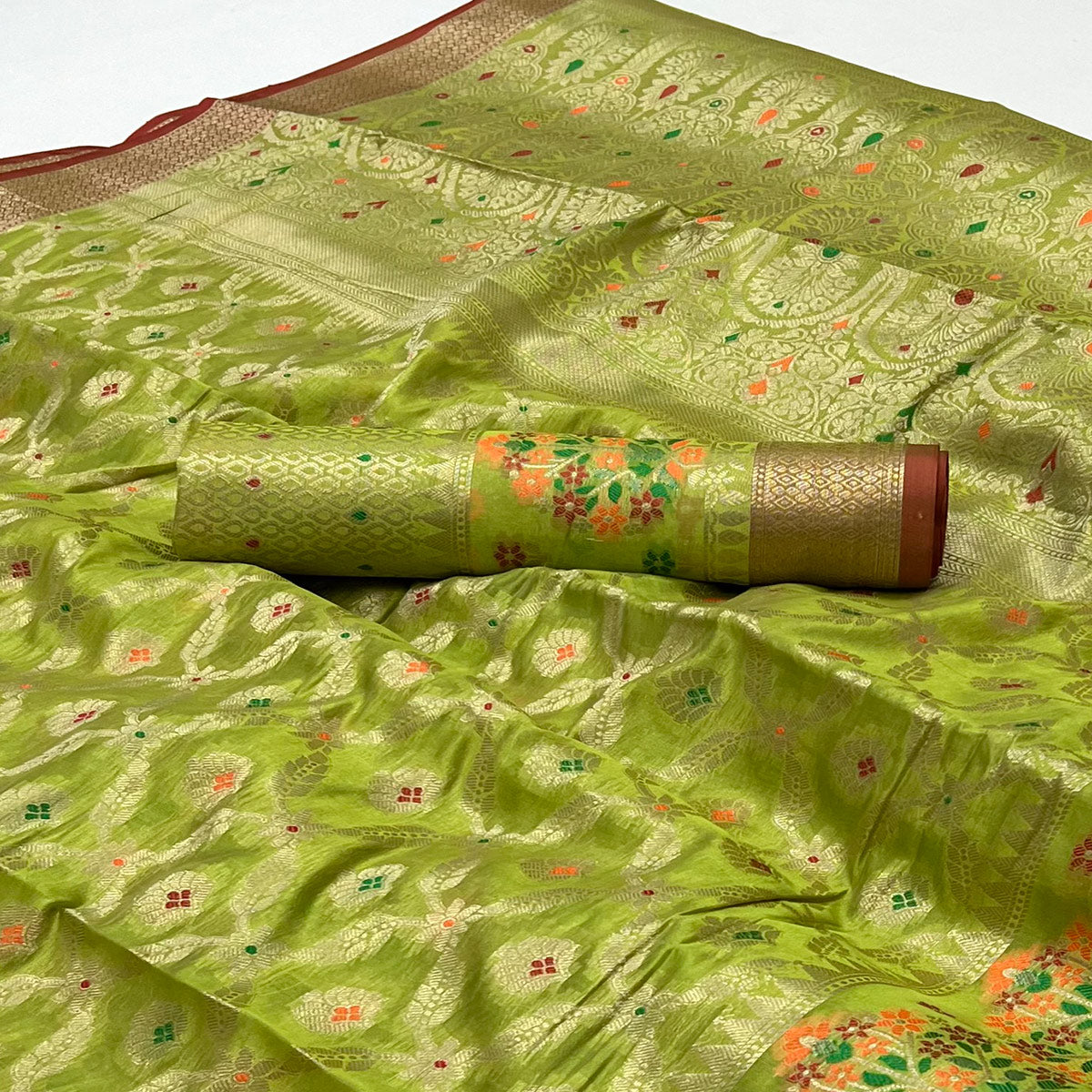 green-floral-woven-organza-saree-7