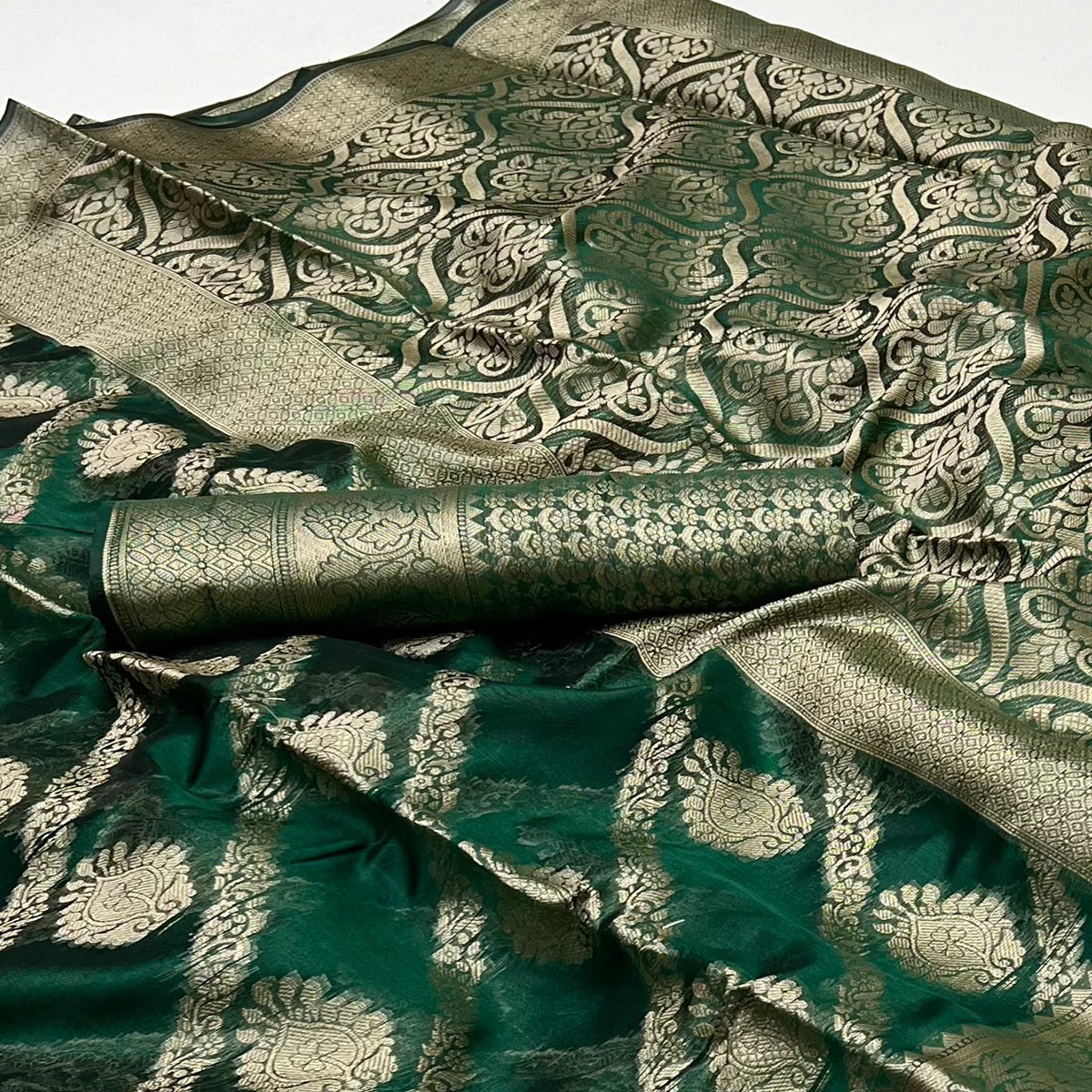 green-floral-woven-organza-saree-10