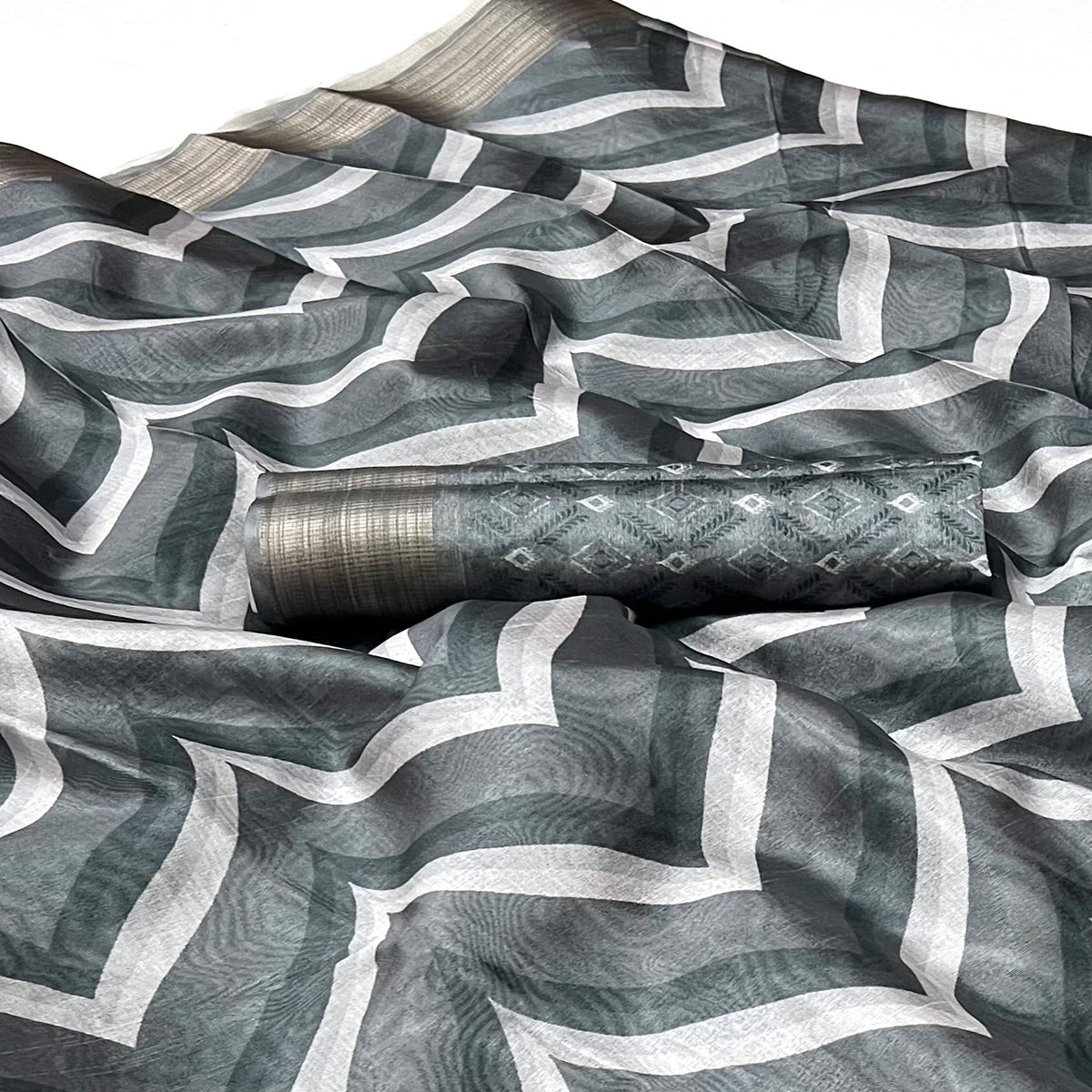 grey-digital-printed-cotton-blend-saree-with-zari-border