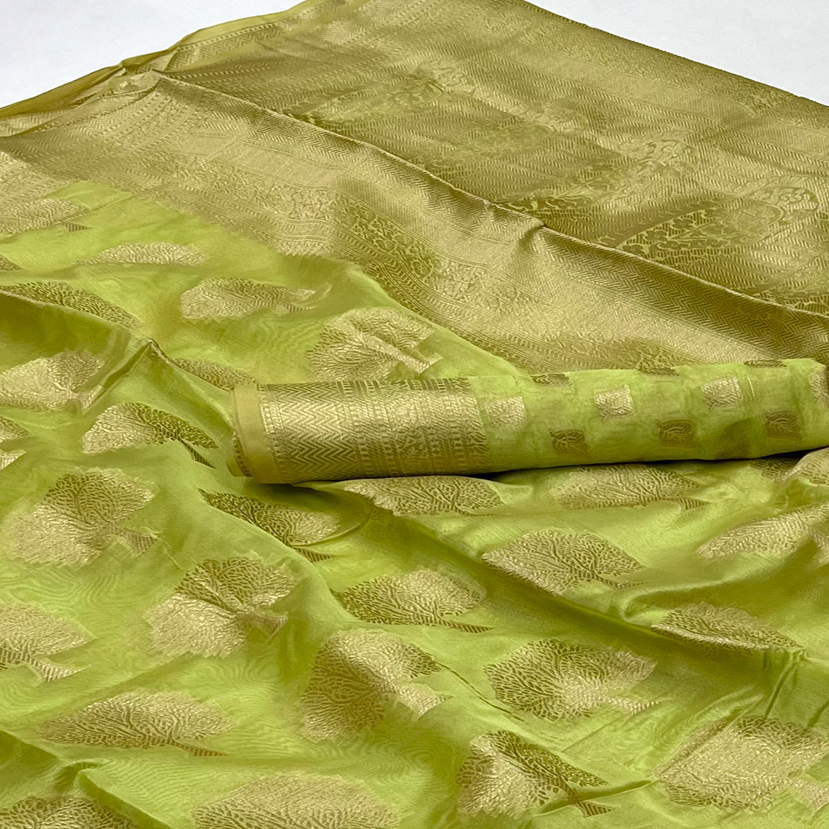 green-woven-organza-saree-11