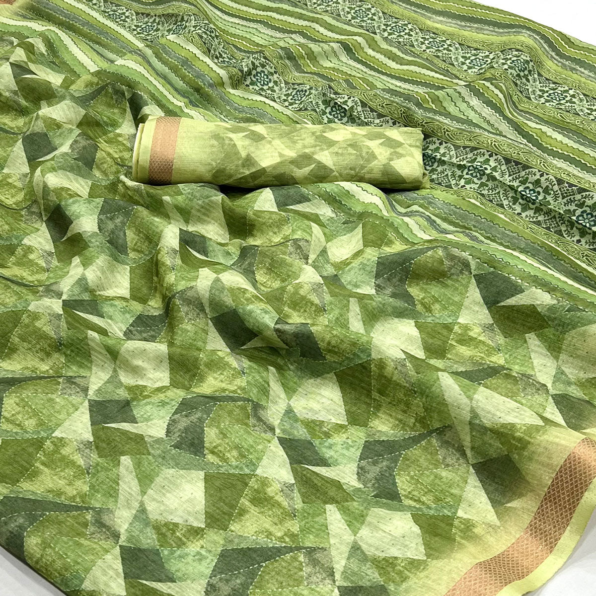 green-digital-geometric-printed-cotton-blend-saree-with-weaving-border