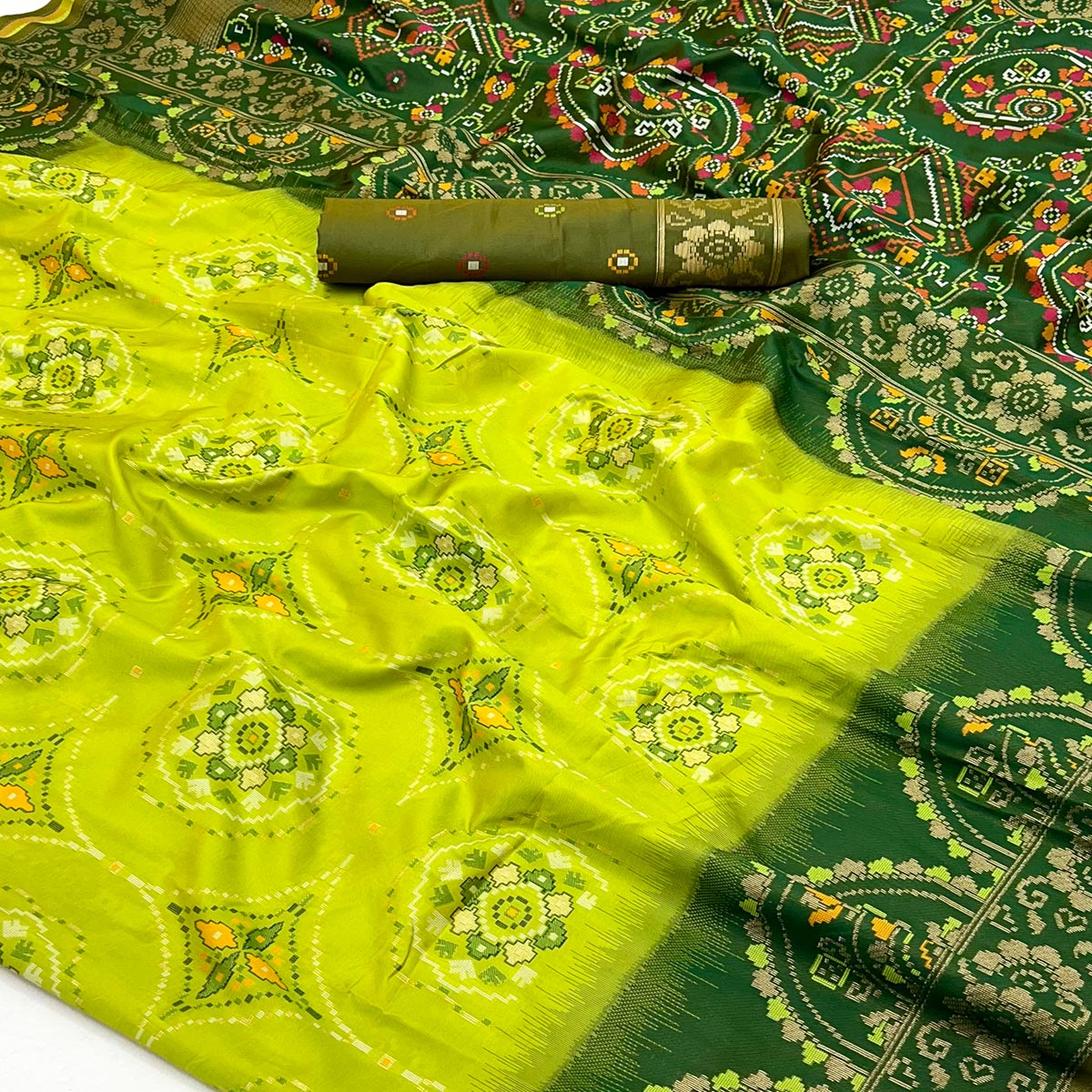 green-floral-woven-pure-silk-saree-14