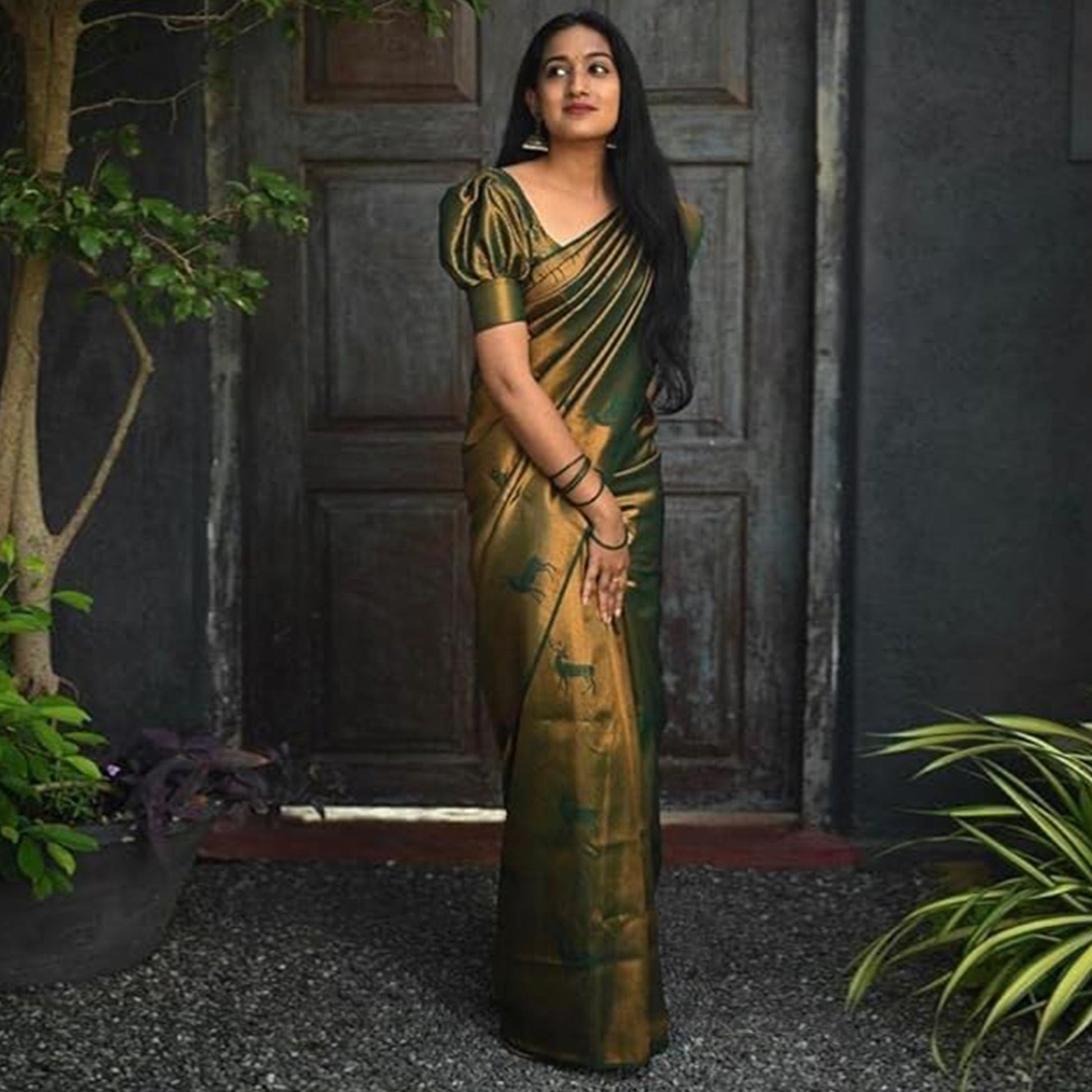 green-woven-banarasi-silk-saree-19