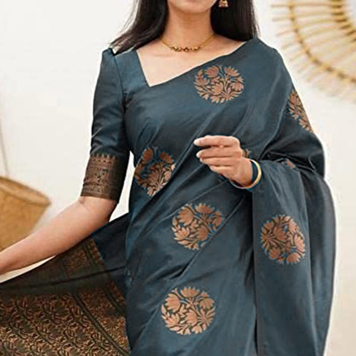 grey-floral-woven-banarasi-silk-saree-2